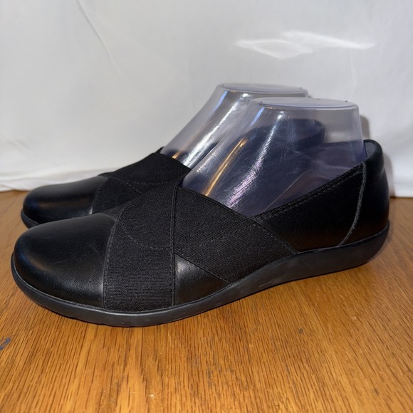 Clarks‎ Women's Kayleigh Peak Slip-On Sneaker Black Size 7 - Picture 1 of 8